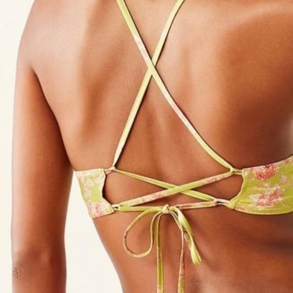 UO Silk feel / Satin tie back crop top 💚 - Picture 3 of 3